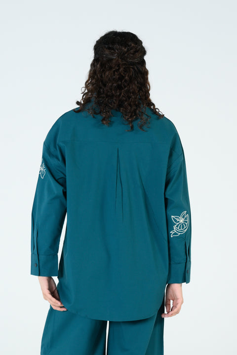 EMBROIDERED BUTTON DOWN TOP