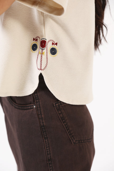 TEXTURED EMBROIDERED TEE