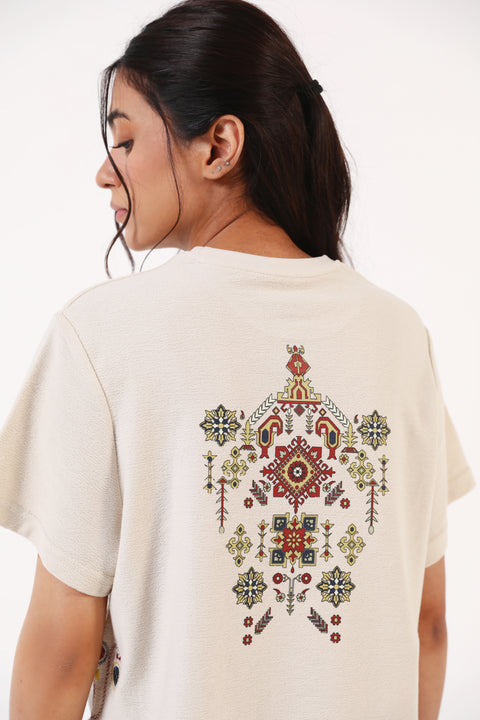 TEXTURED EMBROIDERED TEE