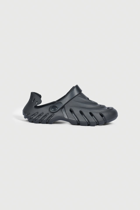 TEXTURED RUBBER CLOGS