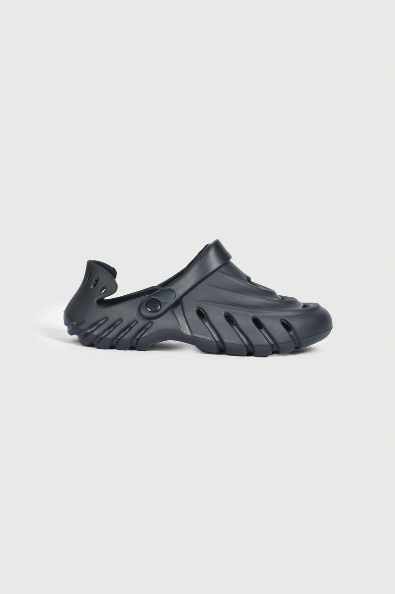 TEXTURED RUBBER CLOGS