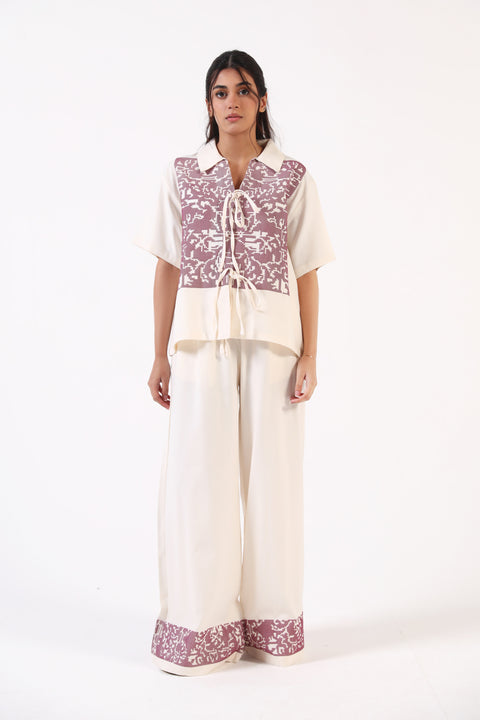 GRAPHIC TOP WITH TIE DETAIL