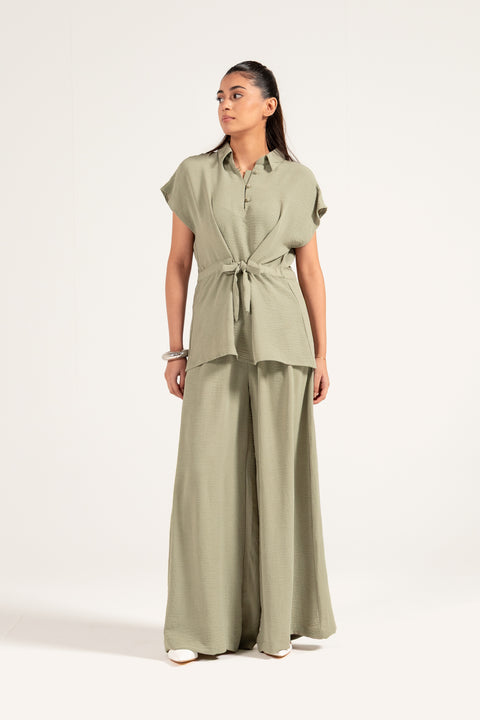 WAIST FITTED SLEEVELESS TOP